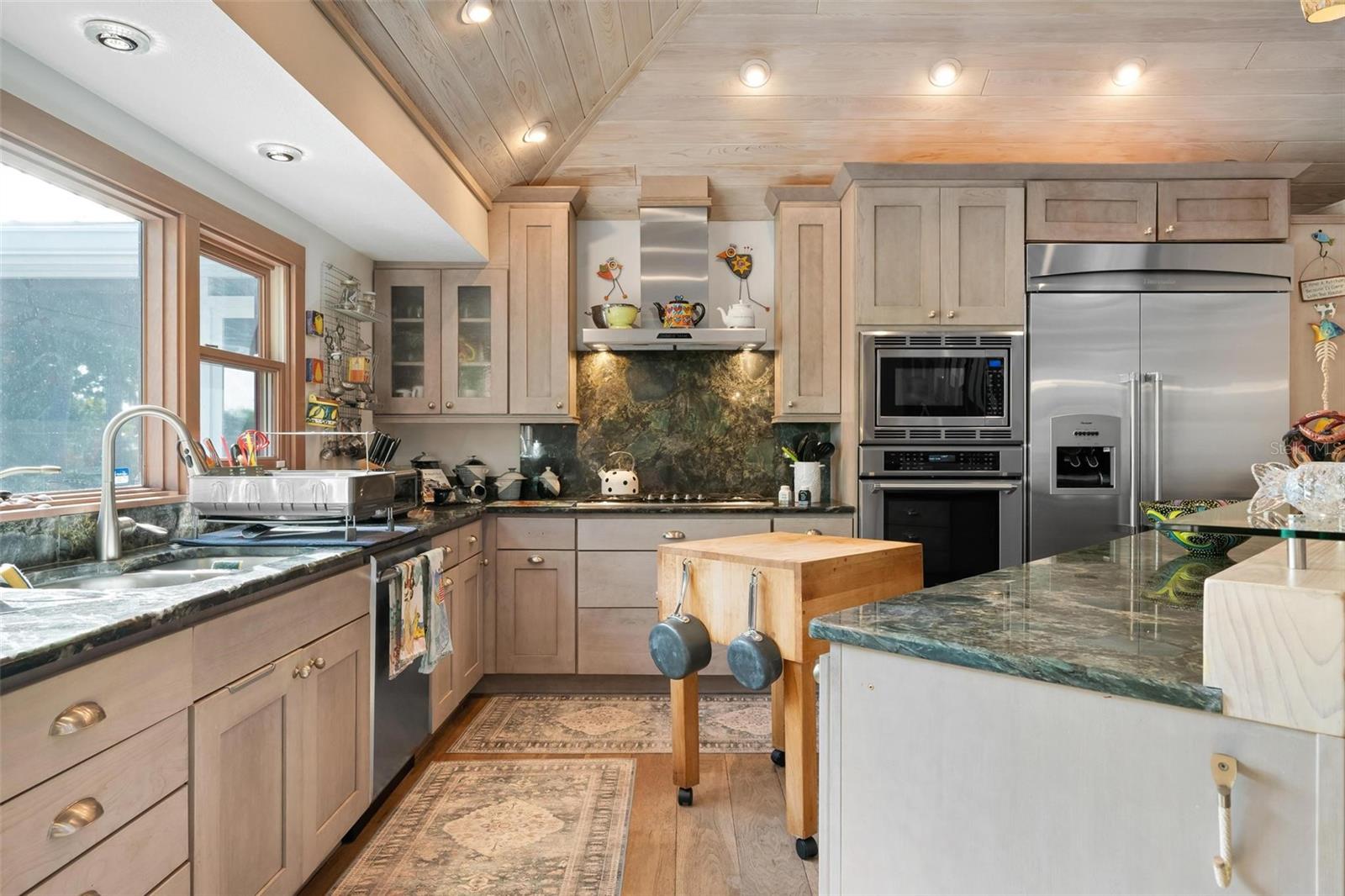 Image 14 of 79 For 213 Oak Avenue