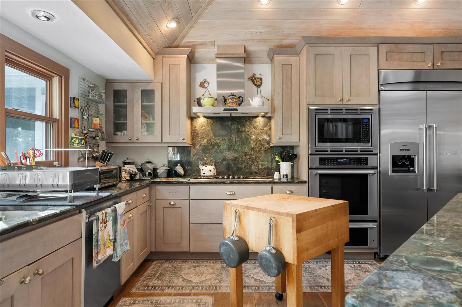 Image 15 of 79 For 213 Oak Avenue