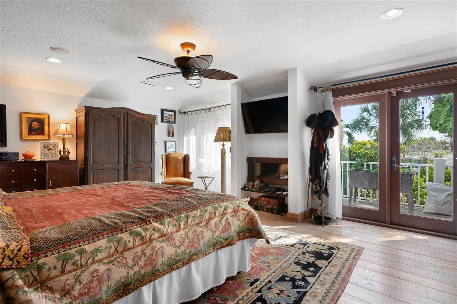 Image 18 of 79 For 213 Oak Avenue