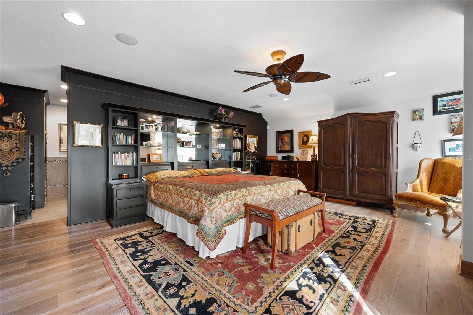 Image 19 of 79 For 213 Oak Avenue