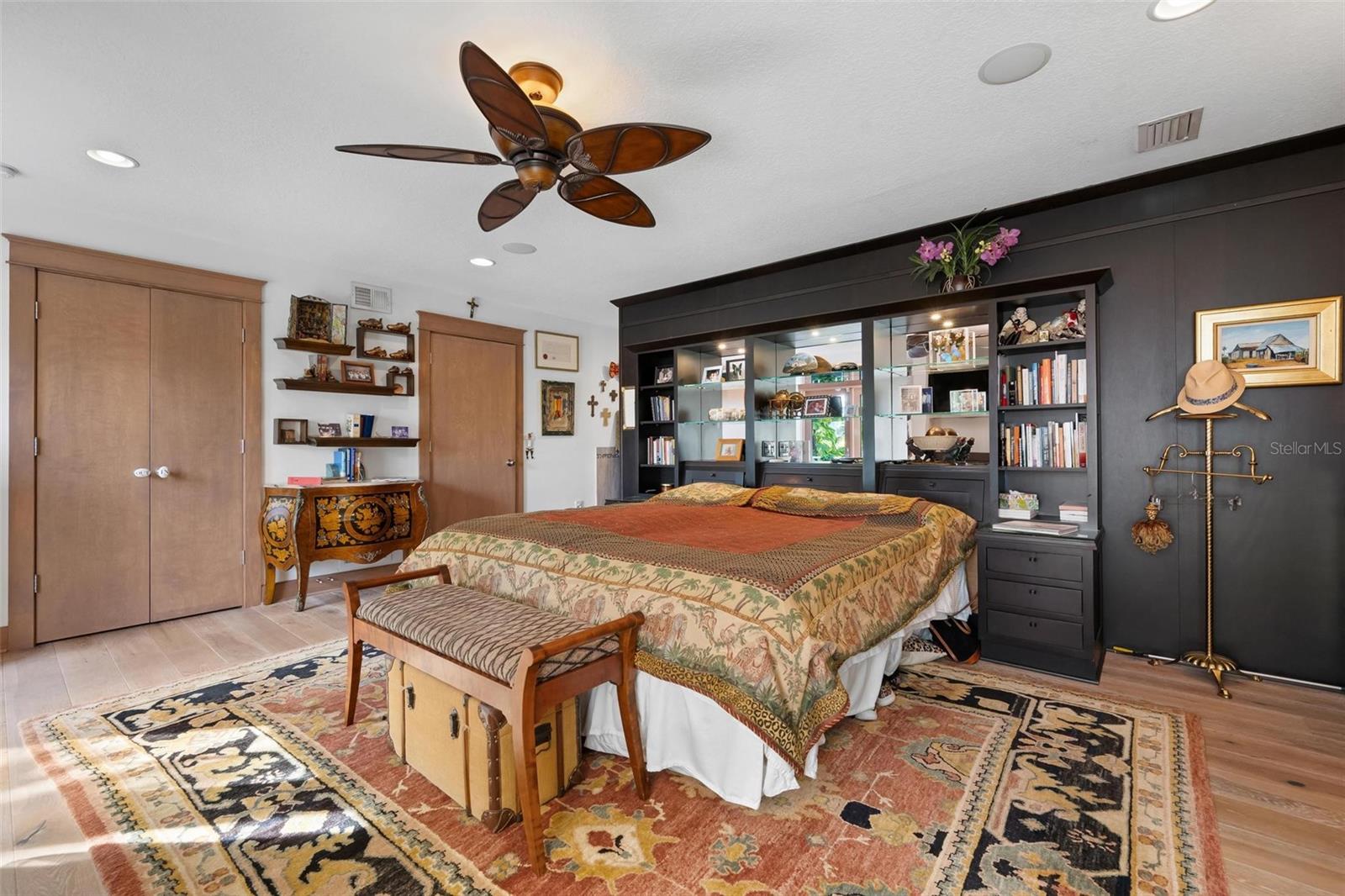 Image 20 of 79 For 213 Oak Avenue