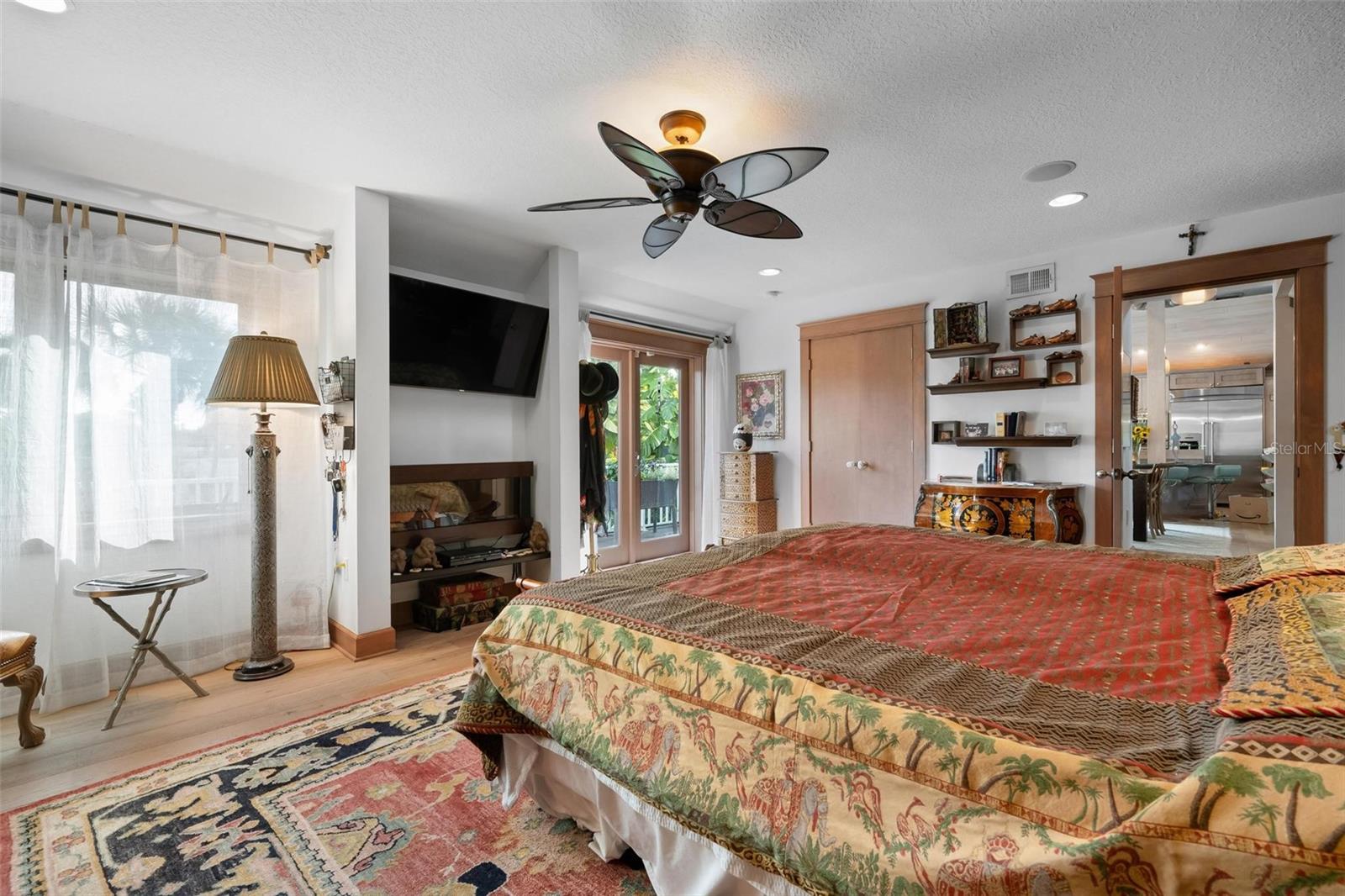 Image 21 of 79 For 213 Oak Avenue