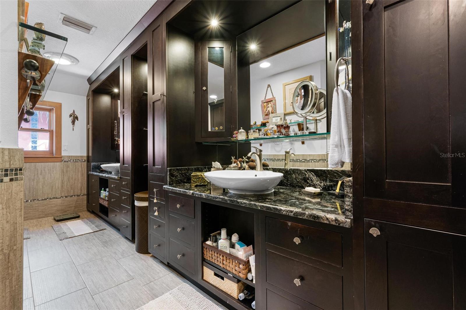 Image 22 of 79 For 213 Oak Avenue