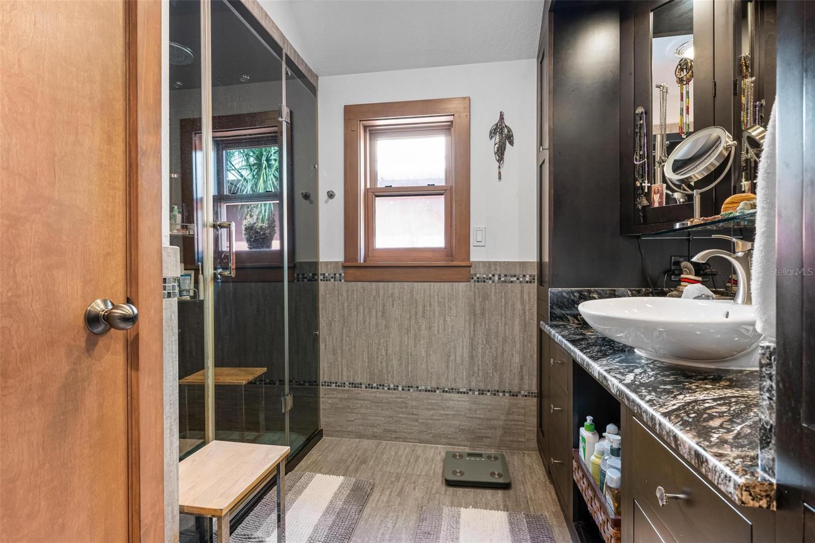 Image 23 of 79 For 213 Oak Avenue