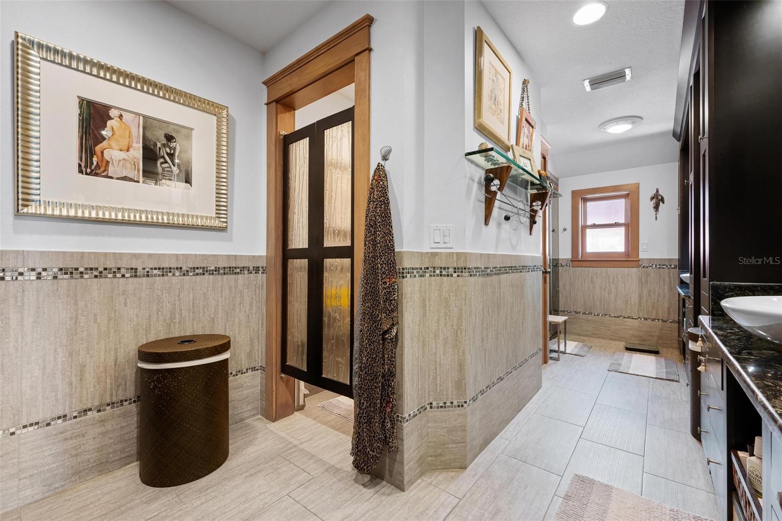 Image 24 of 79 For 213 Oak Avenue