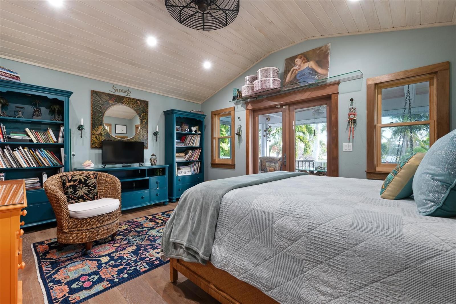 Image 26 of 79 For 213 Oak Avenue