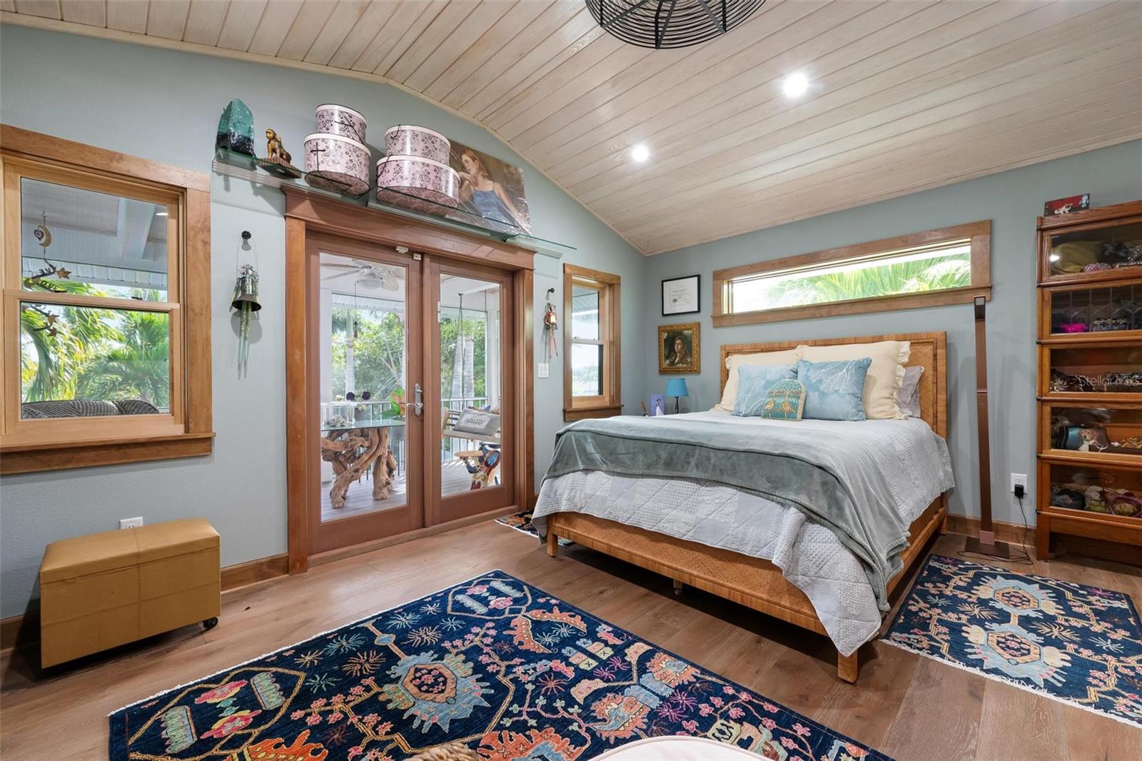 Image 27 of 79 For 213 Oak Avenue