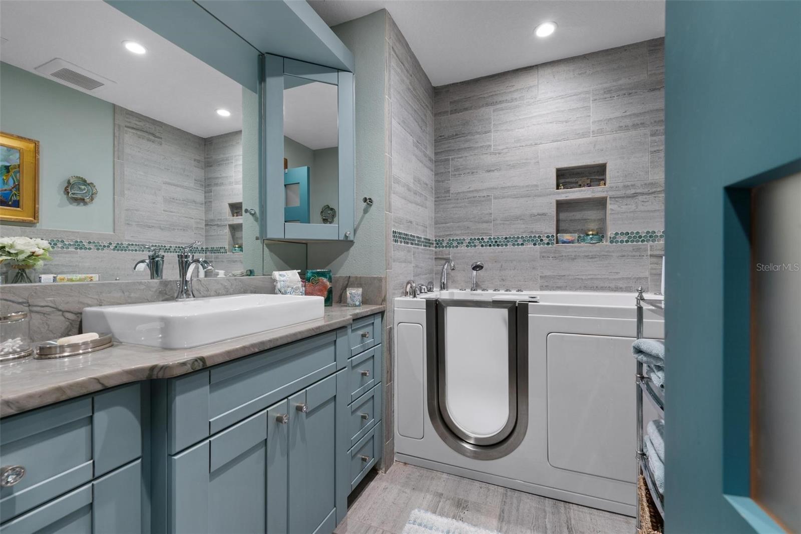 Image 28 of 79 For 213 Oak Avenue