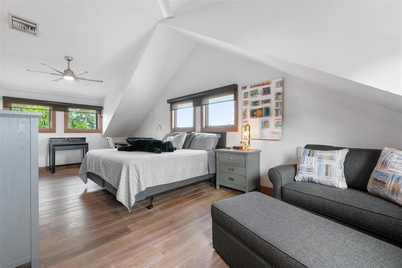 Image 34 of 79 For 213 Oak Avenue