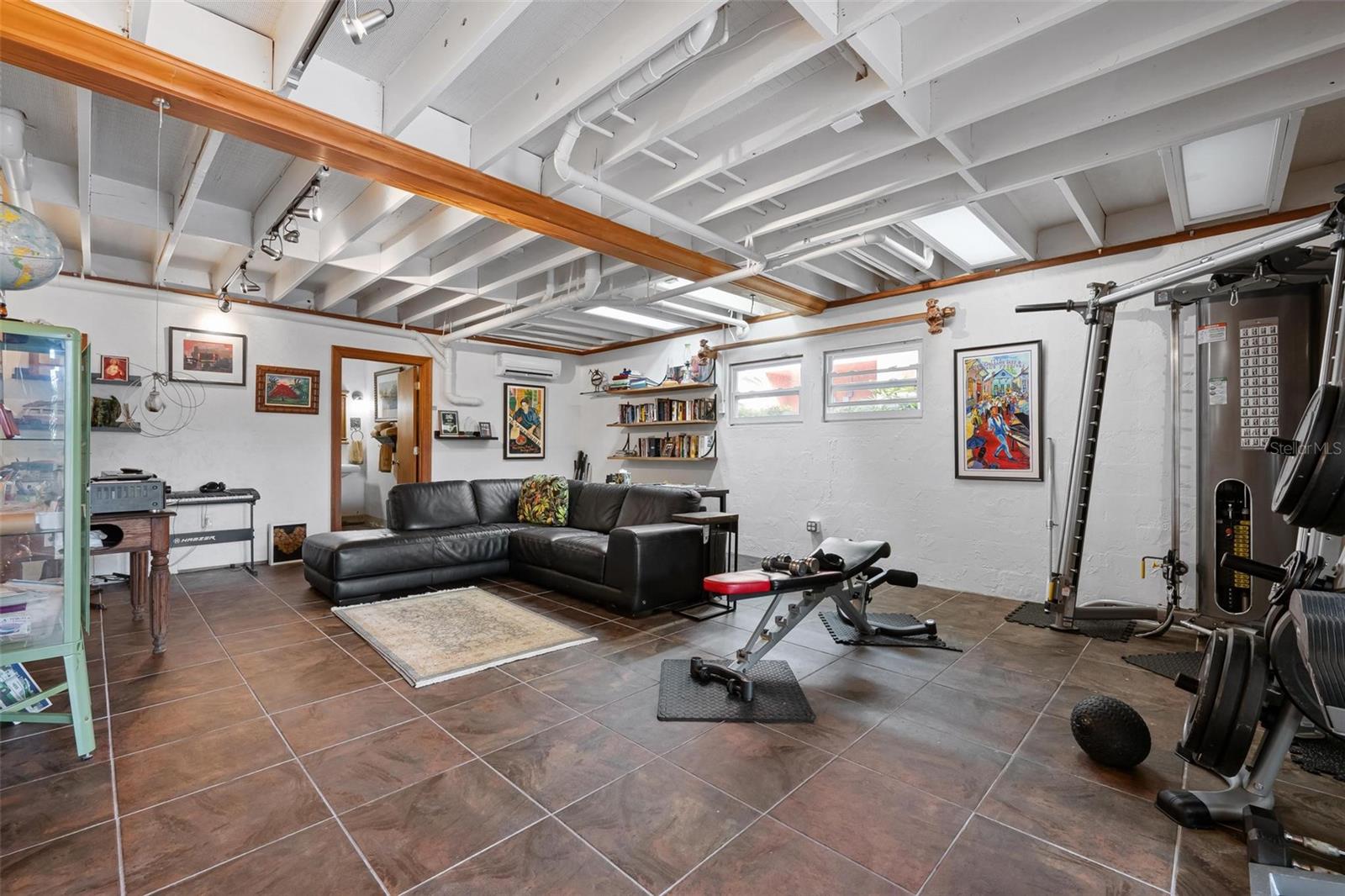 Image 38 of 79 For 213 Oak Avenue