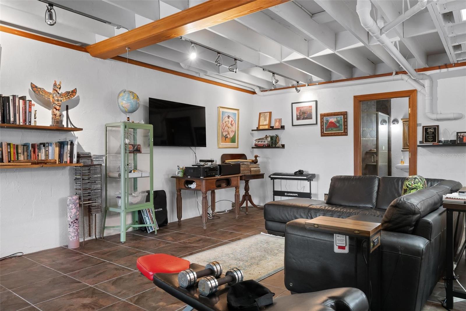 Image 39 of 79 For 213 Oak Avenue