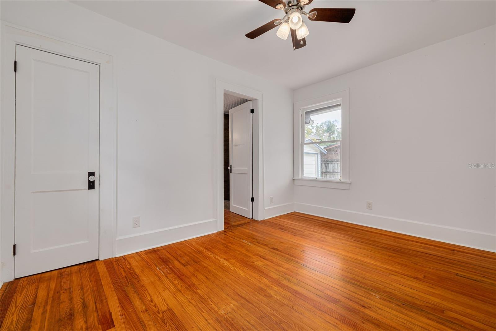 Image 12 of 25 For 3525 Iris Street N