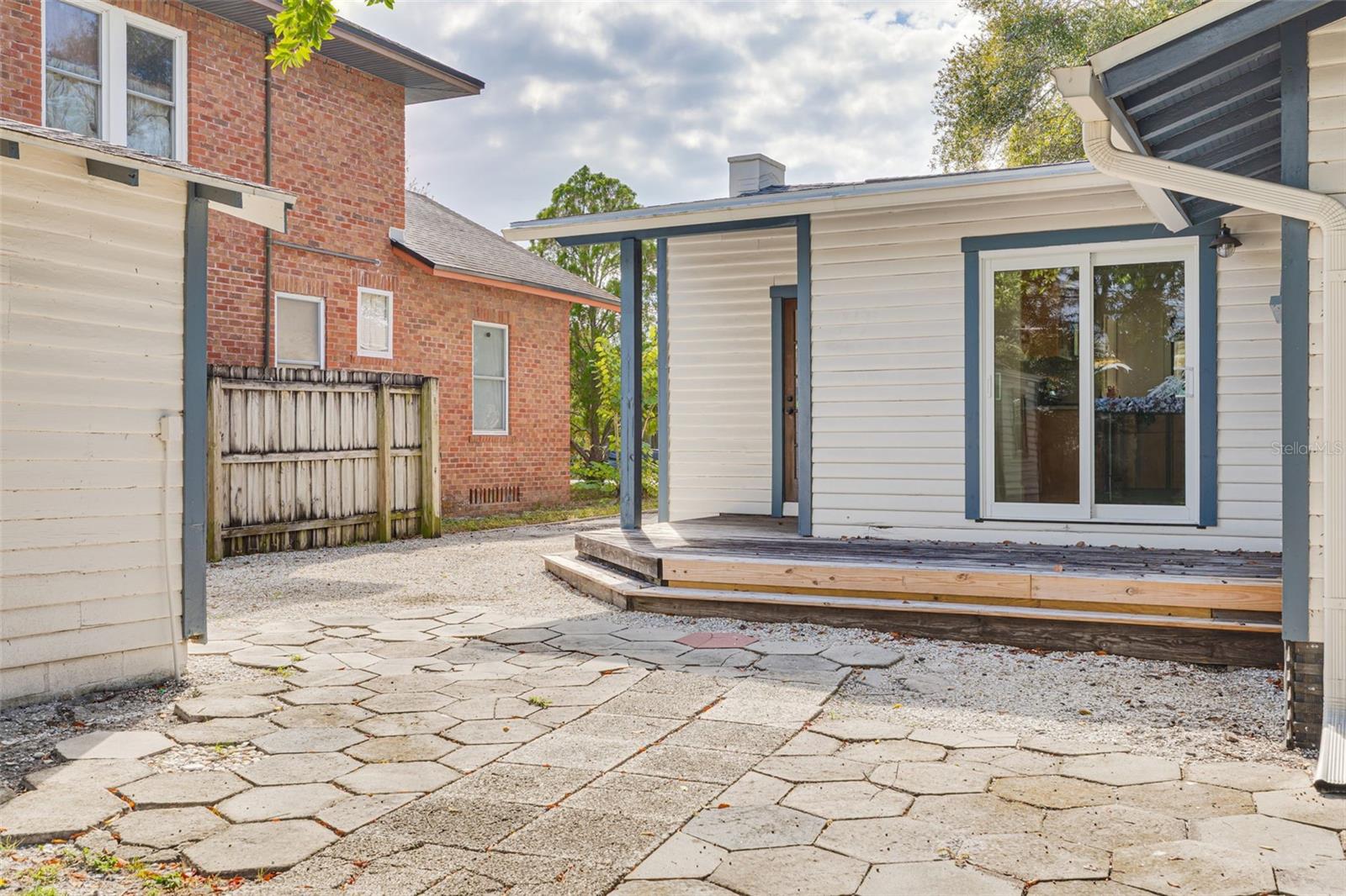 Image 19 of 25 For 3525 Iris Street N