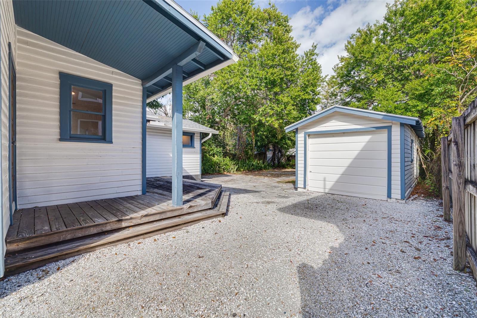 Image 21 of 25 For 3525 Iris Street N