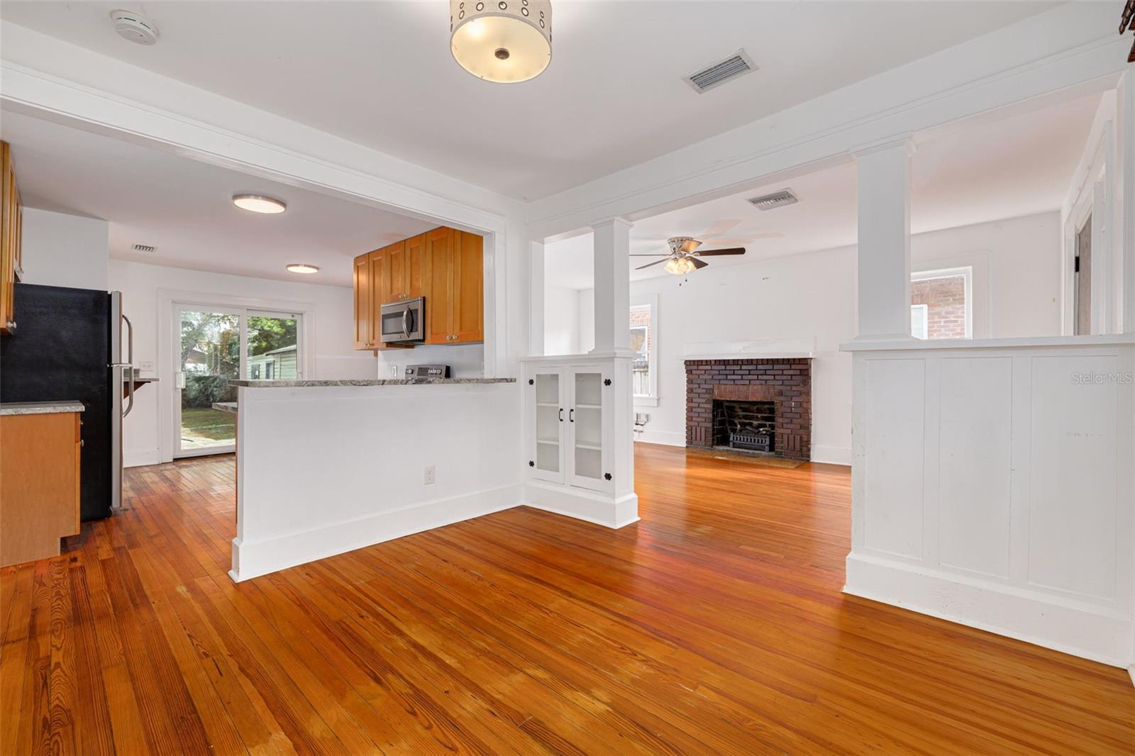 Image 6 of 25 For 3525 Iris Street N