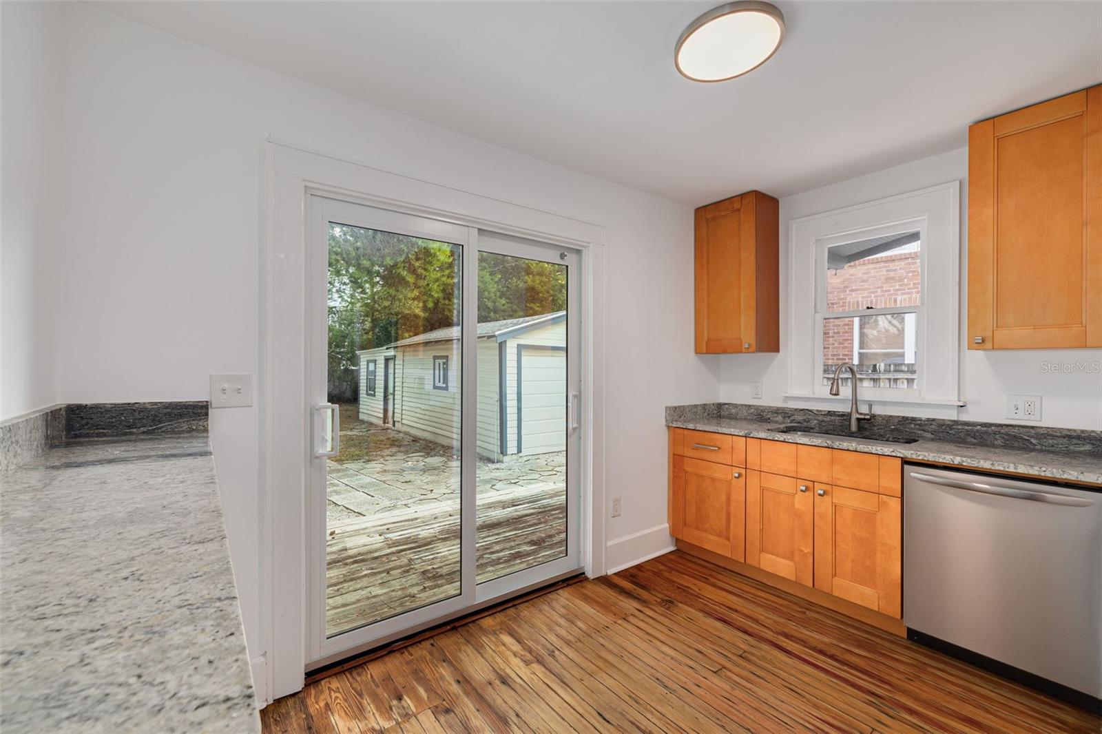 Image 9 of 25 For 3525 Iris Street N