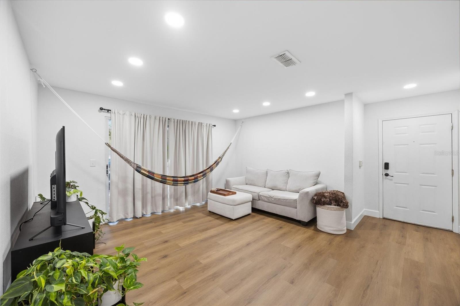 Image 13 of 50 For 3705 27th Street 913