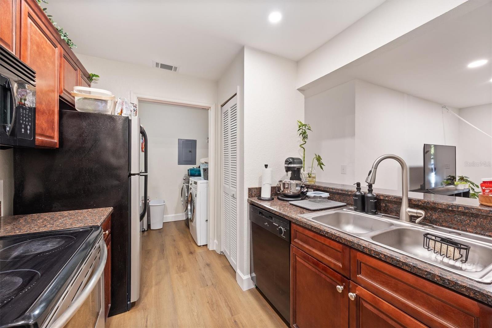 Image 19 of 50 For 3705 27th Street 913