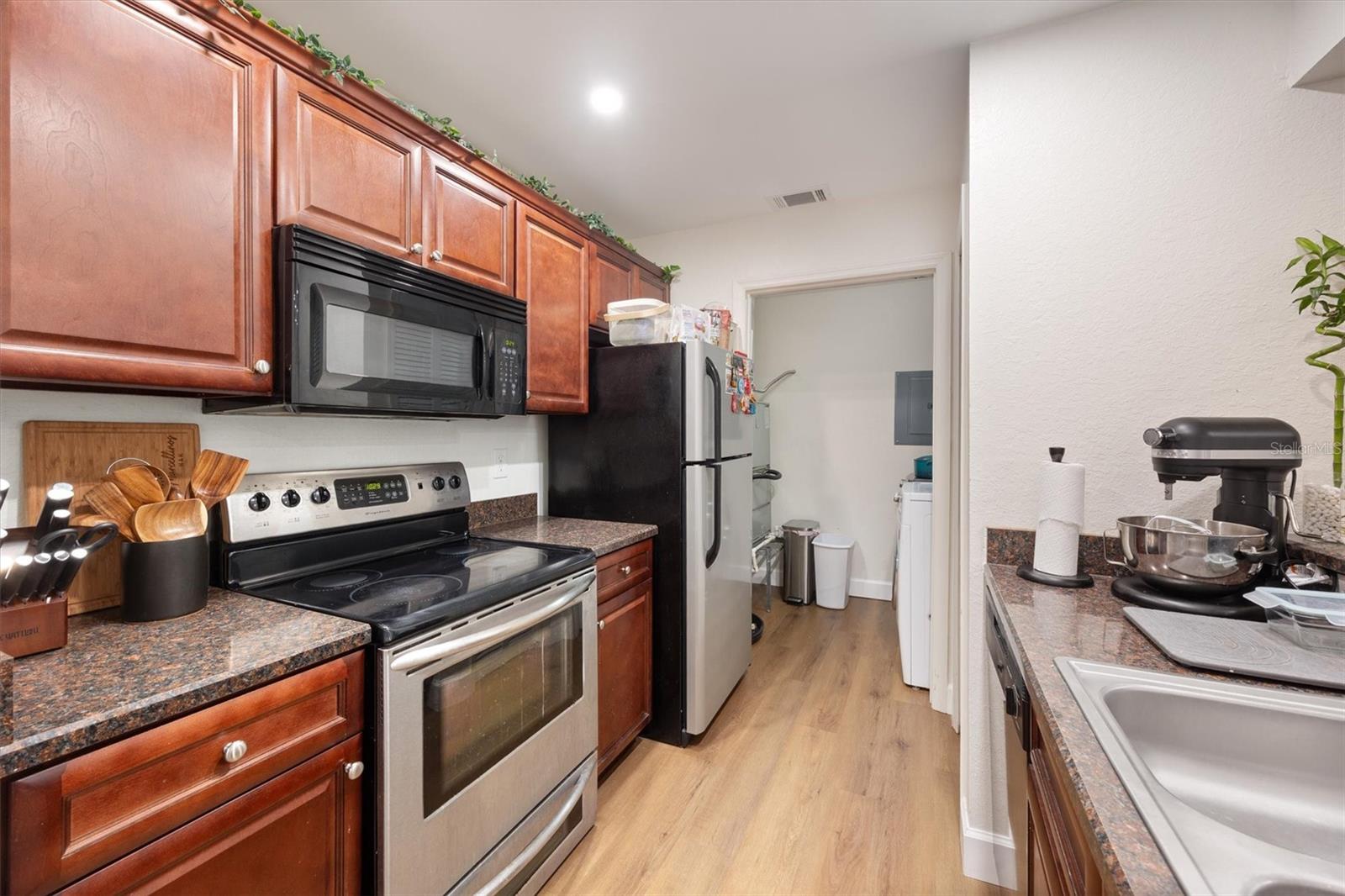 Image 23 of 50 For 3705 27th Street 913