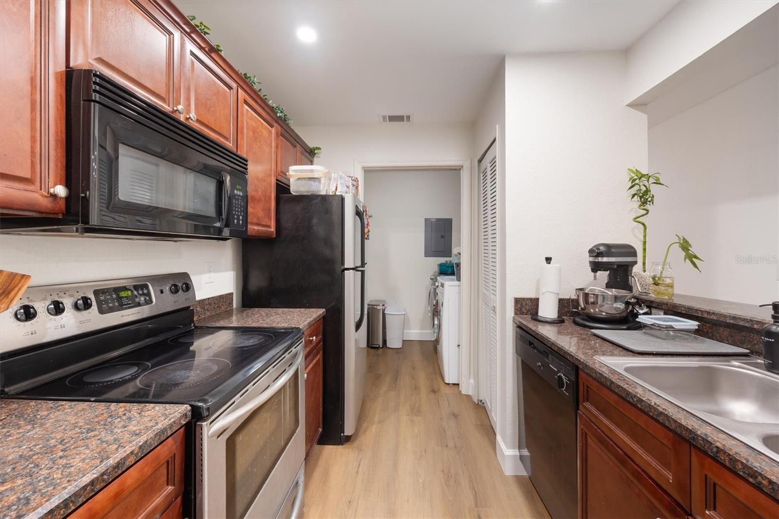 Image 24 of 50 For 3705 27th Street 913