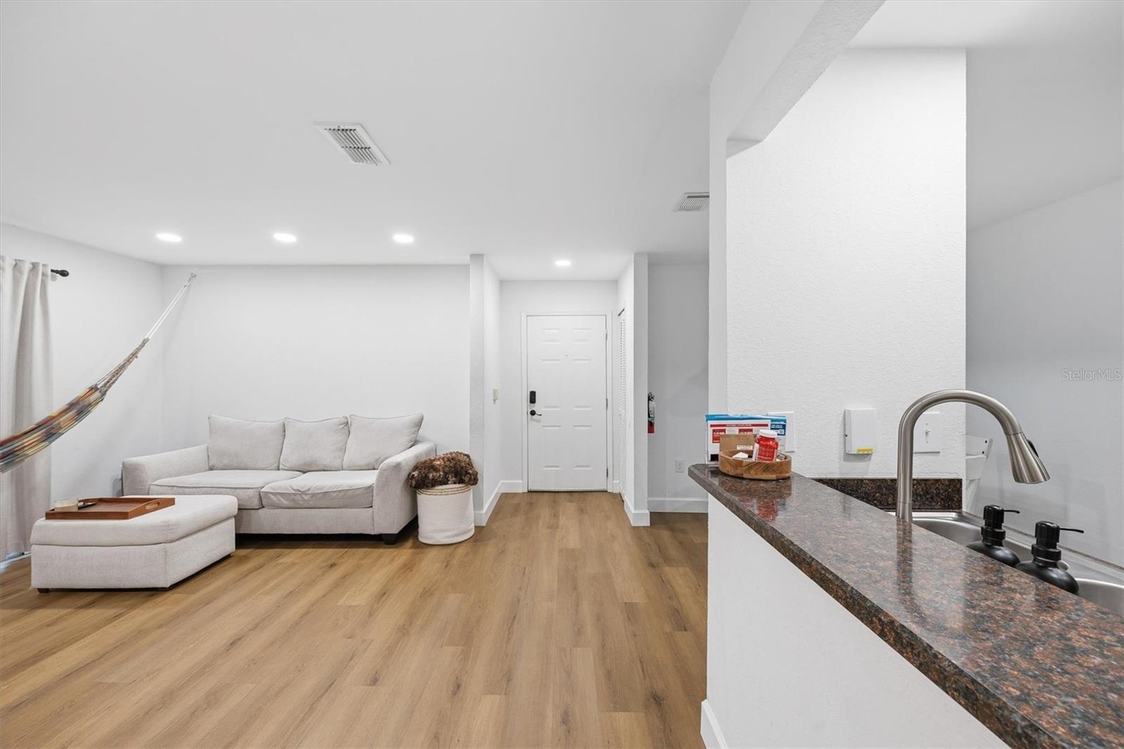 Image 9 of 50 For 3705 27th Street 913