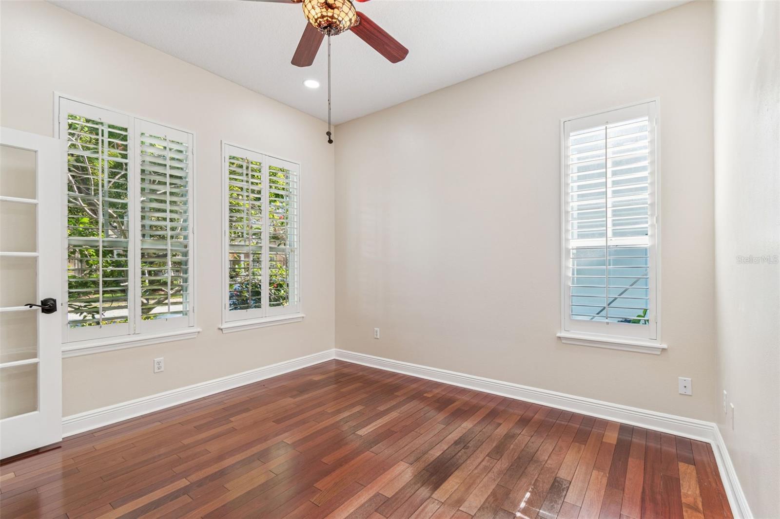 Listing photo id 11 for 8094 Cottonwood Court