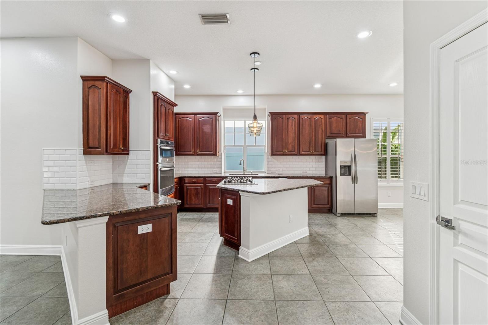 Listing photo id 13 for 8094 Cottonwood Court