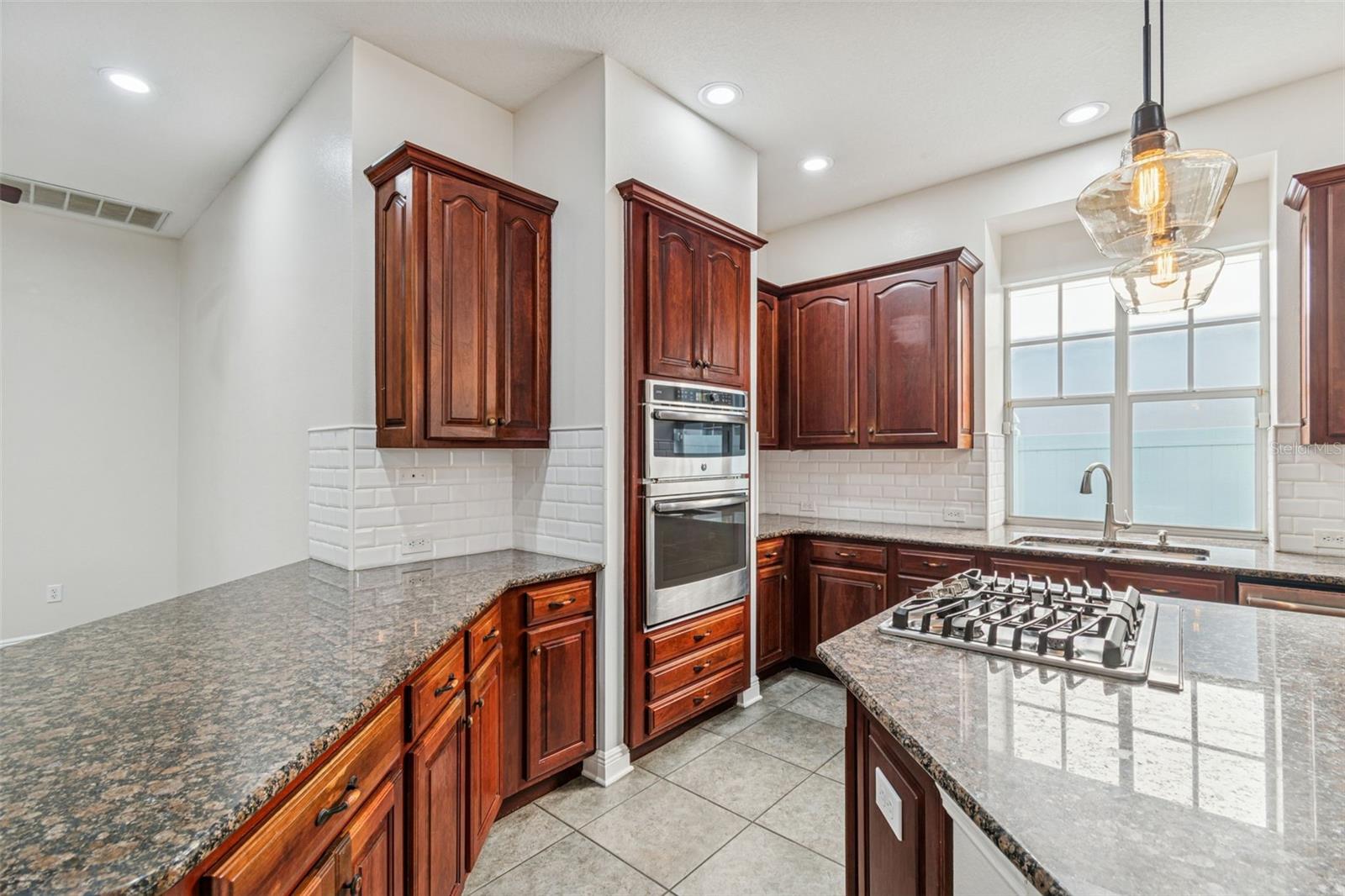 Listing photo id 15 for 8094 Cottonwood Court