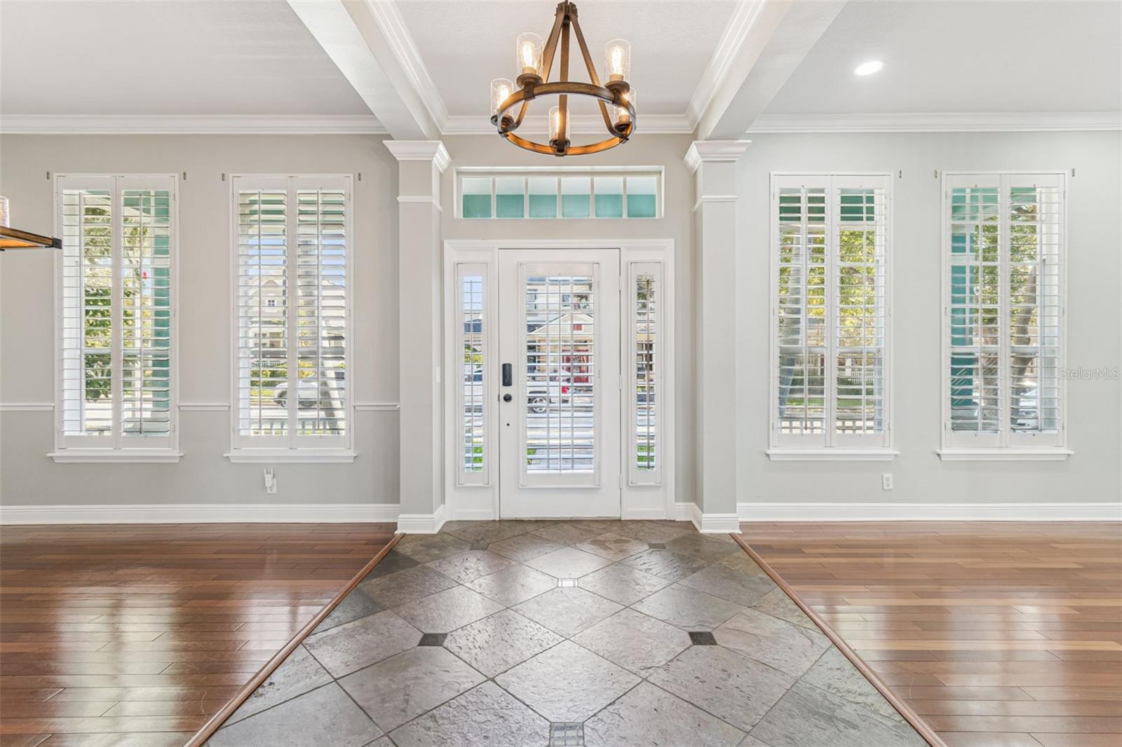 Listing photo id 2 for 8094 Cottonwood Court