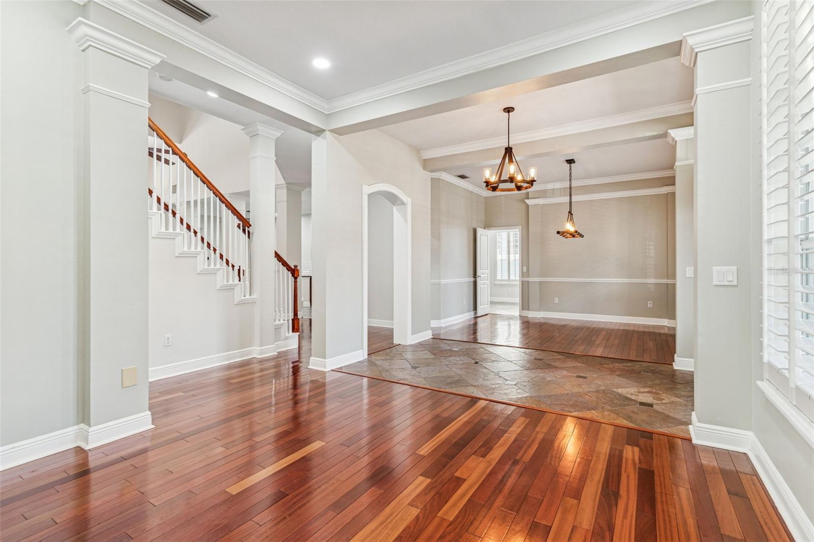 Listing photo id 4 for 8094 Cottonwood Court