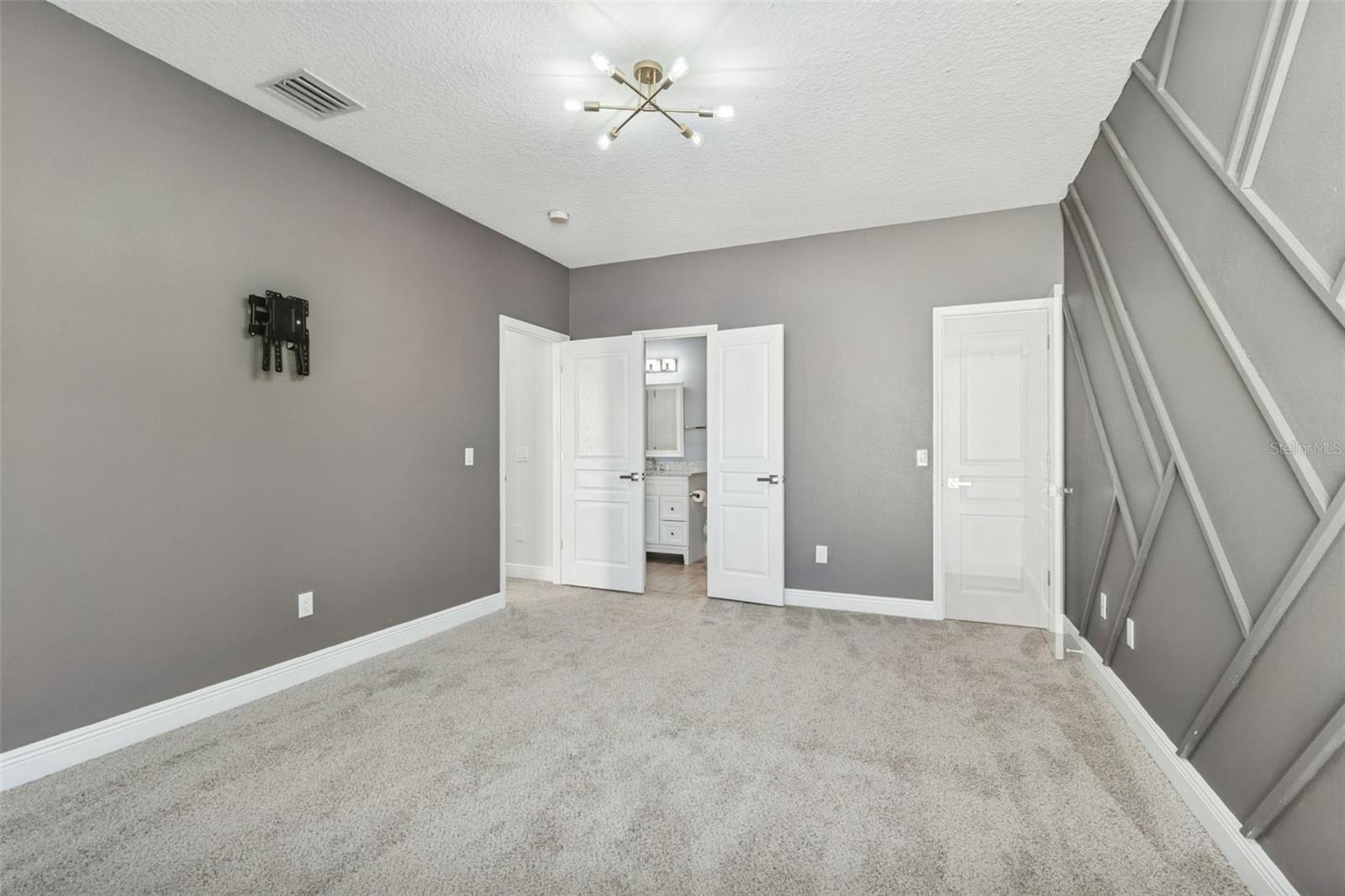 Listing photo id 63 for 8094 Cottonwood Court