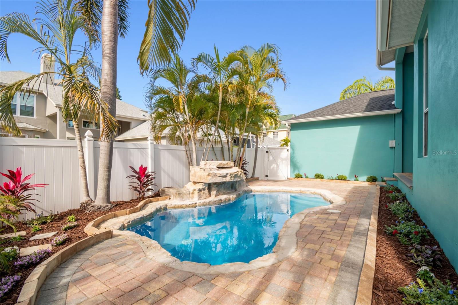 Listing photo id 74 for 8094 Cottonwood Court