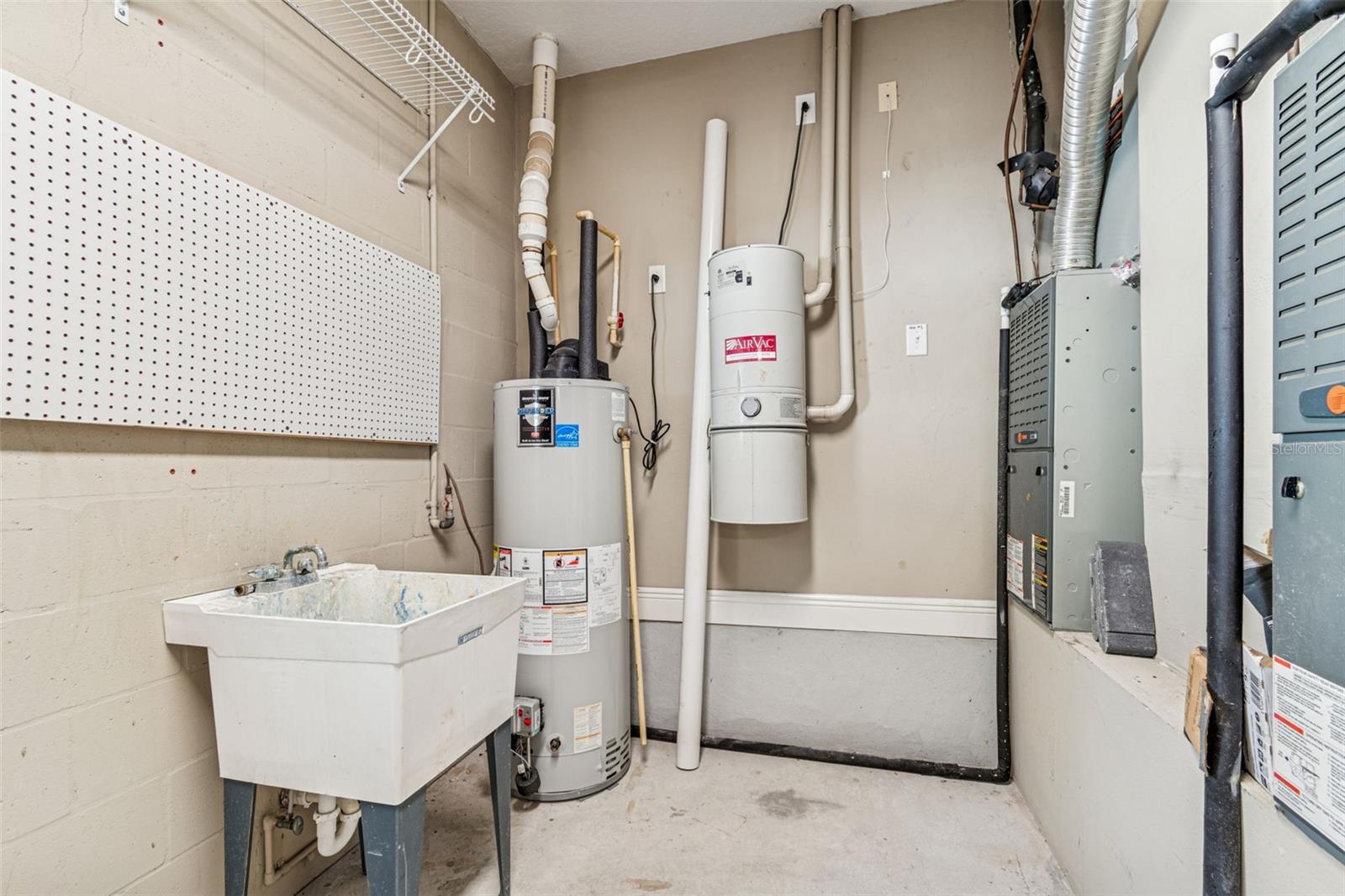 Listing photo id 83 for 8094 Cottonwood Court