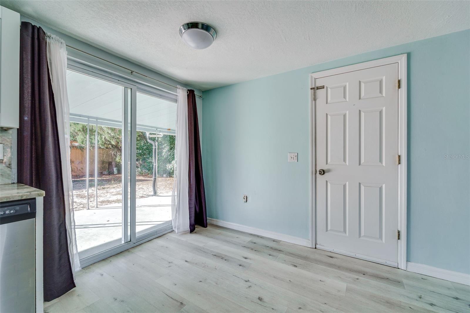 Listing photo id 9 for 7404 Princeton Drive