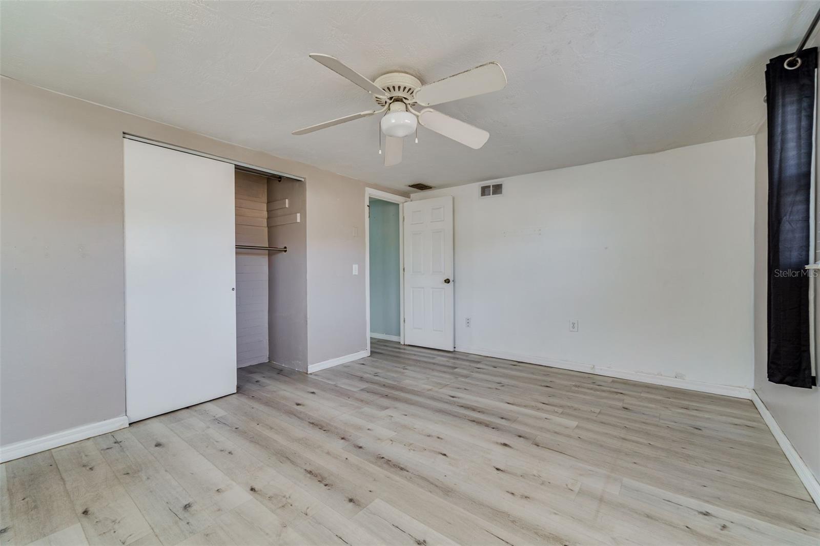 Listing photo id 14 for 7404 Princeton Drive