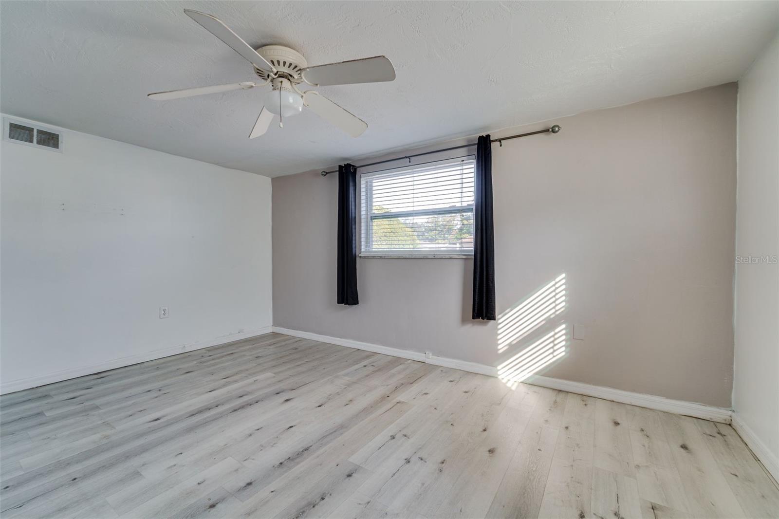 Listing photo id 16 for 7404 Princeton Drive