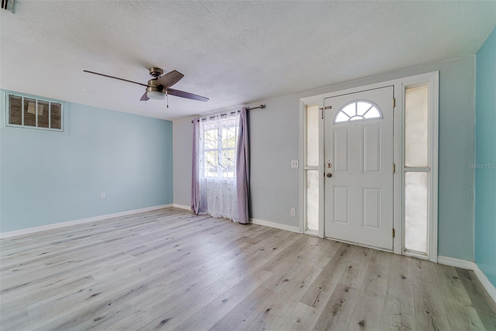 Listing photo id 1 for 7404 Princeton Drive