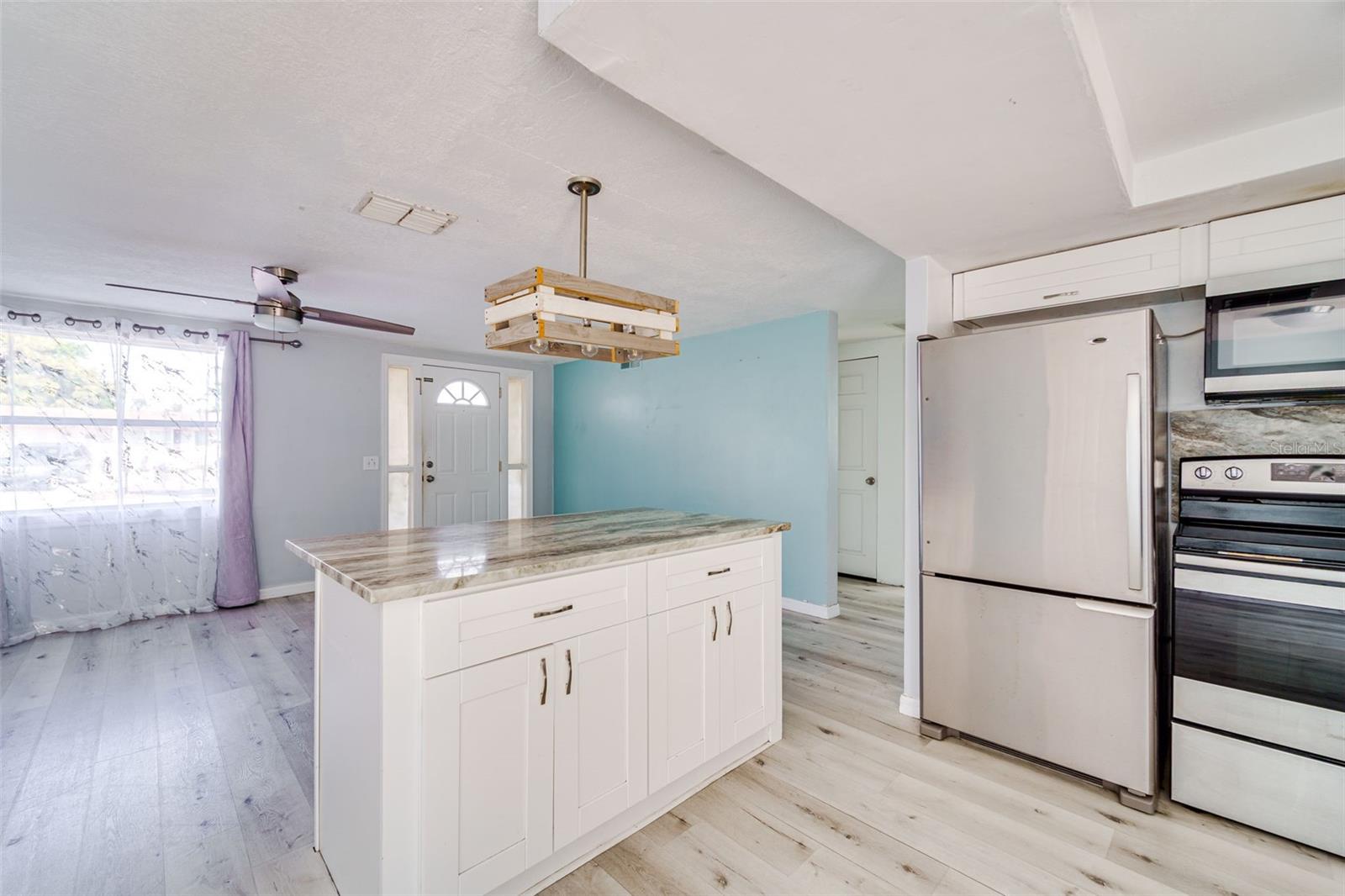 Listing photo id 6 for 7404 Princeton Drive