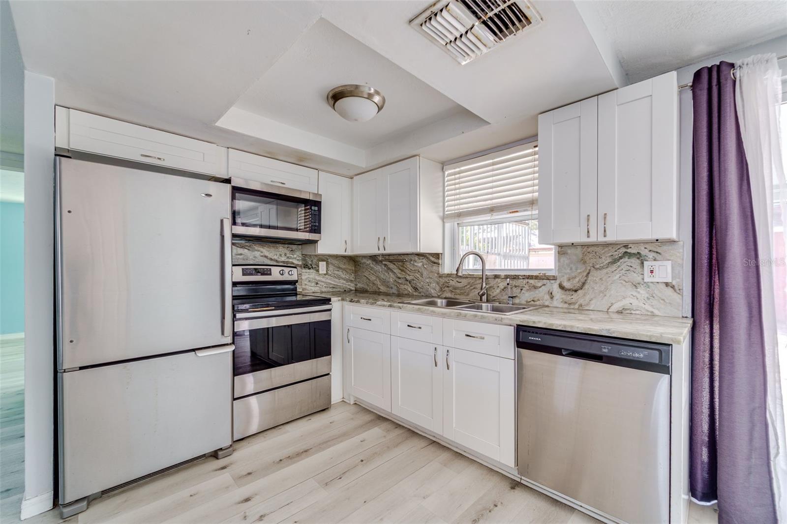 Listing photo id 7 for 7404 Princeton Drive