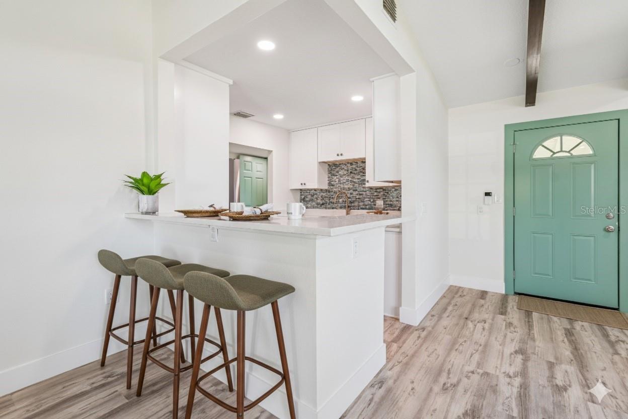 Image 11 of 39 For 9107 Bay Street Ne