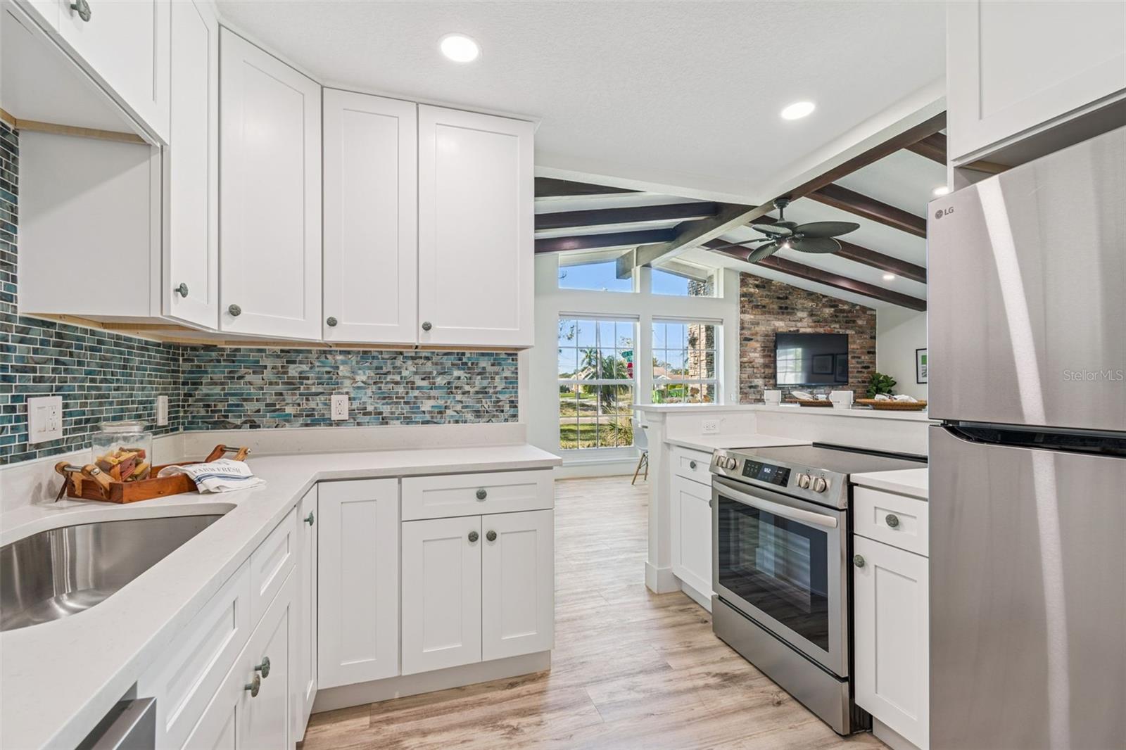 Image 12 of 39 For 9107 Bay Street Ne