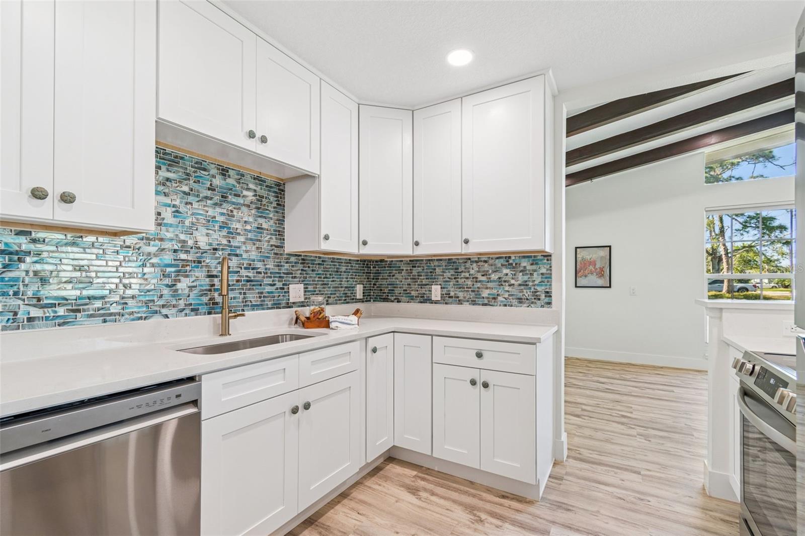 Image 13 of 39 For 9107 Bay Street Ne