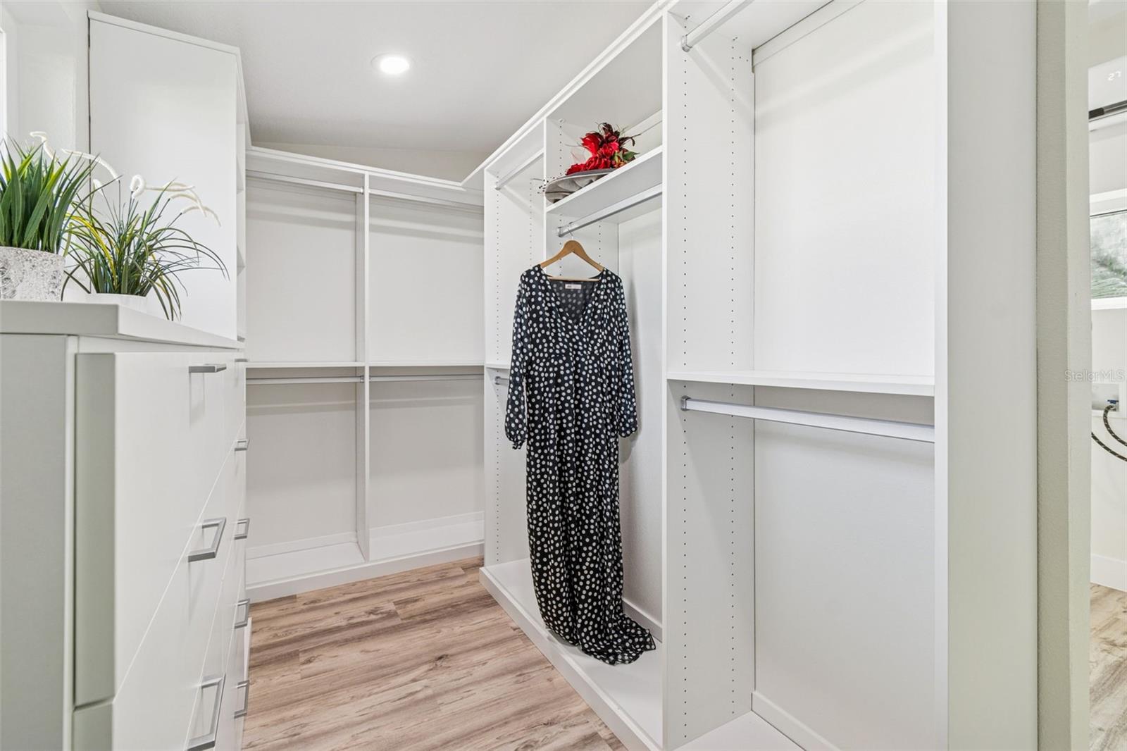 Image 21 of 39 For 9107 Bay Street Ne