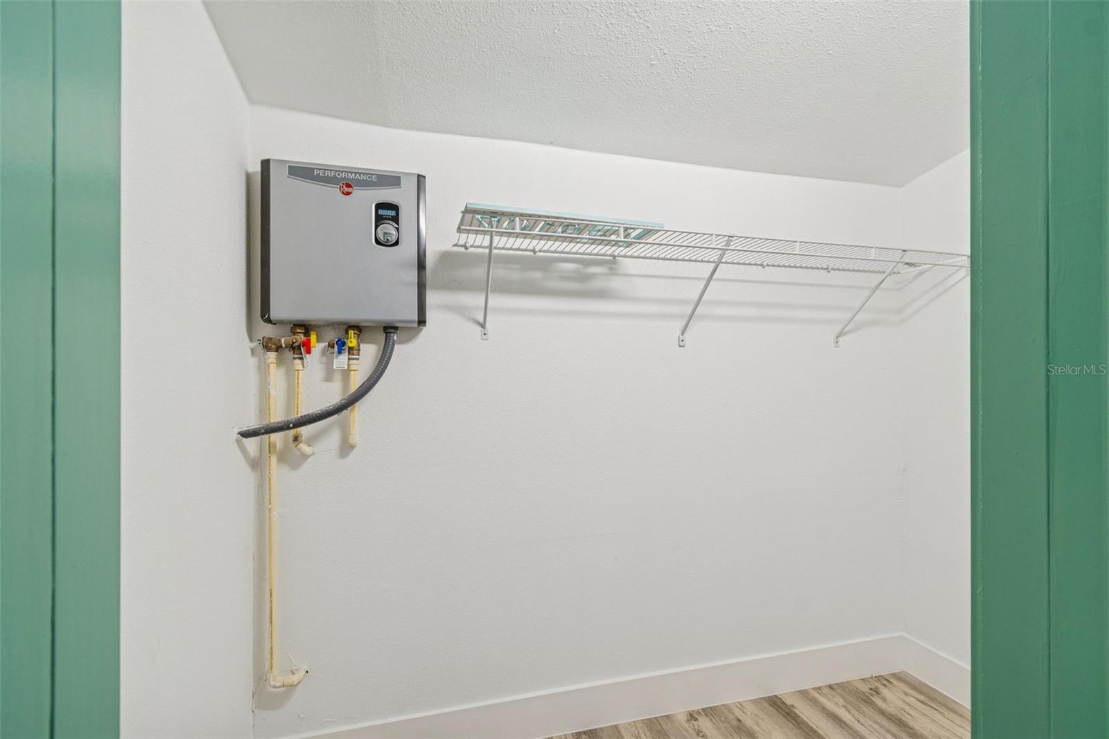 Image 27 of 39 For 9107 Bay Street Ne