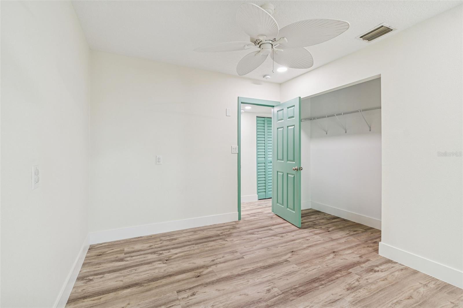 Image 30 of 39 For 9107 Bay Street Ne