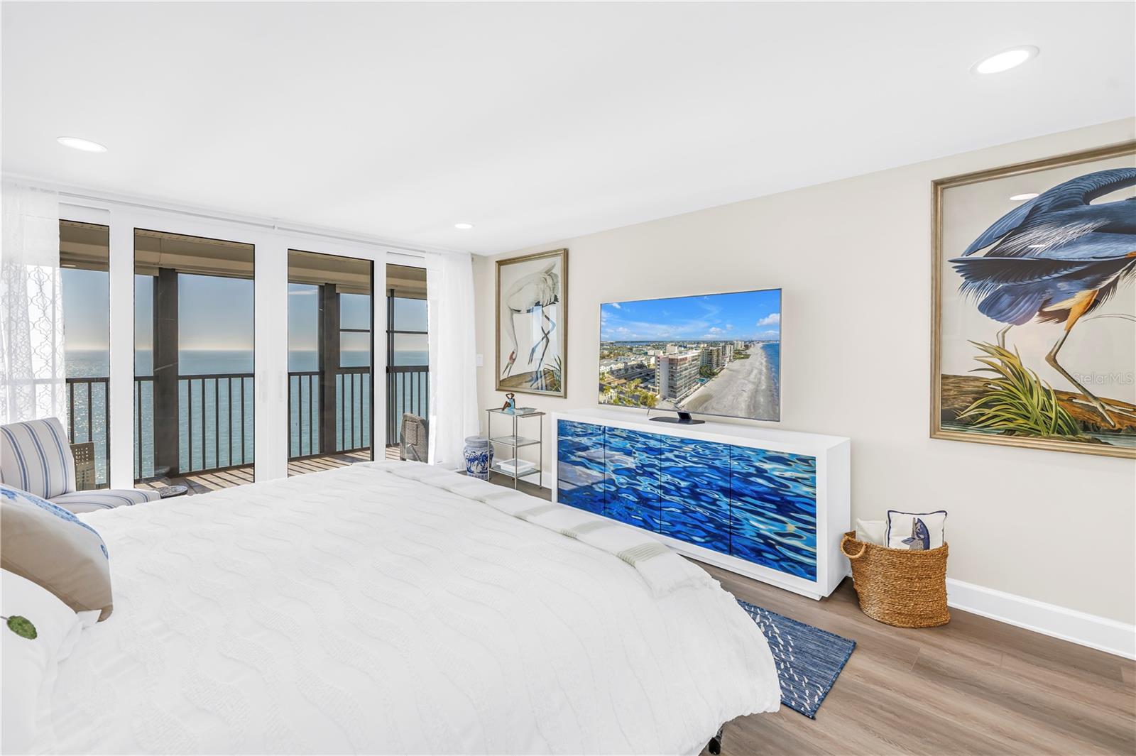 Image 10 of 52 For 15462 Gulf Boulevard 1006