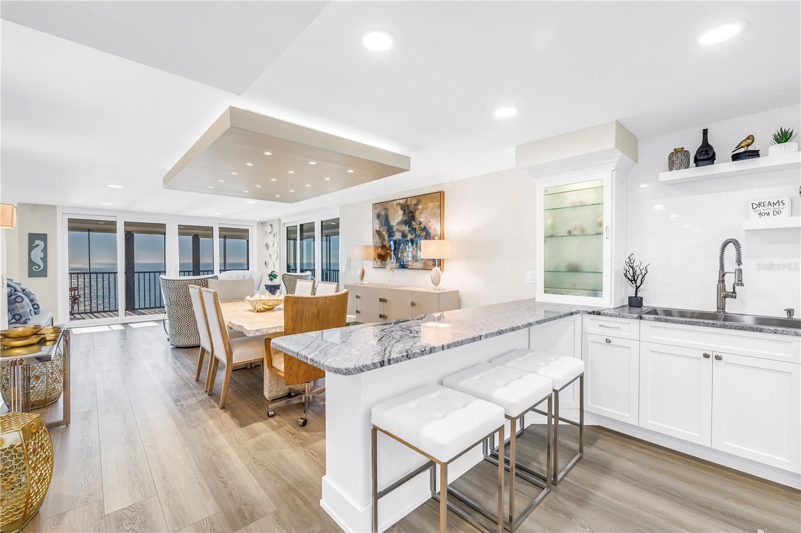 Image 25 of 52 For 15462 Gulf Boulevard 1006