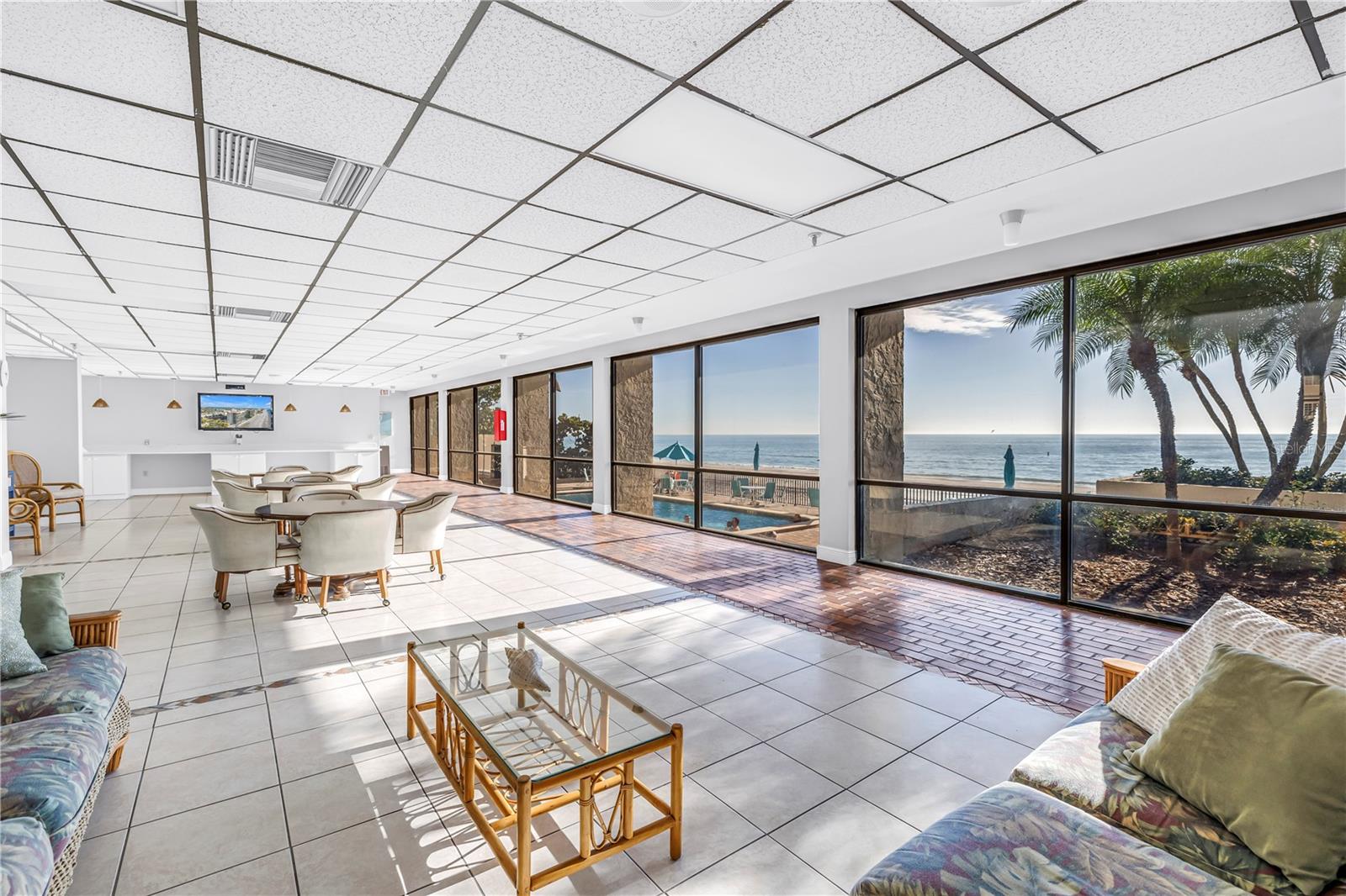 Image 39 of 52 For 15462 Gulf Boulevard 1006