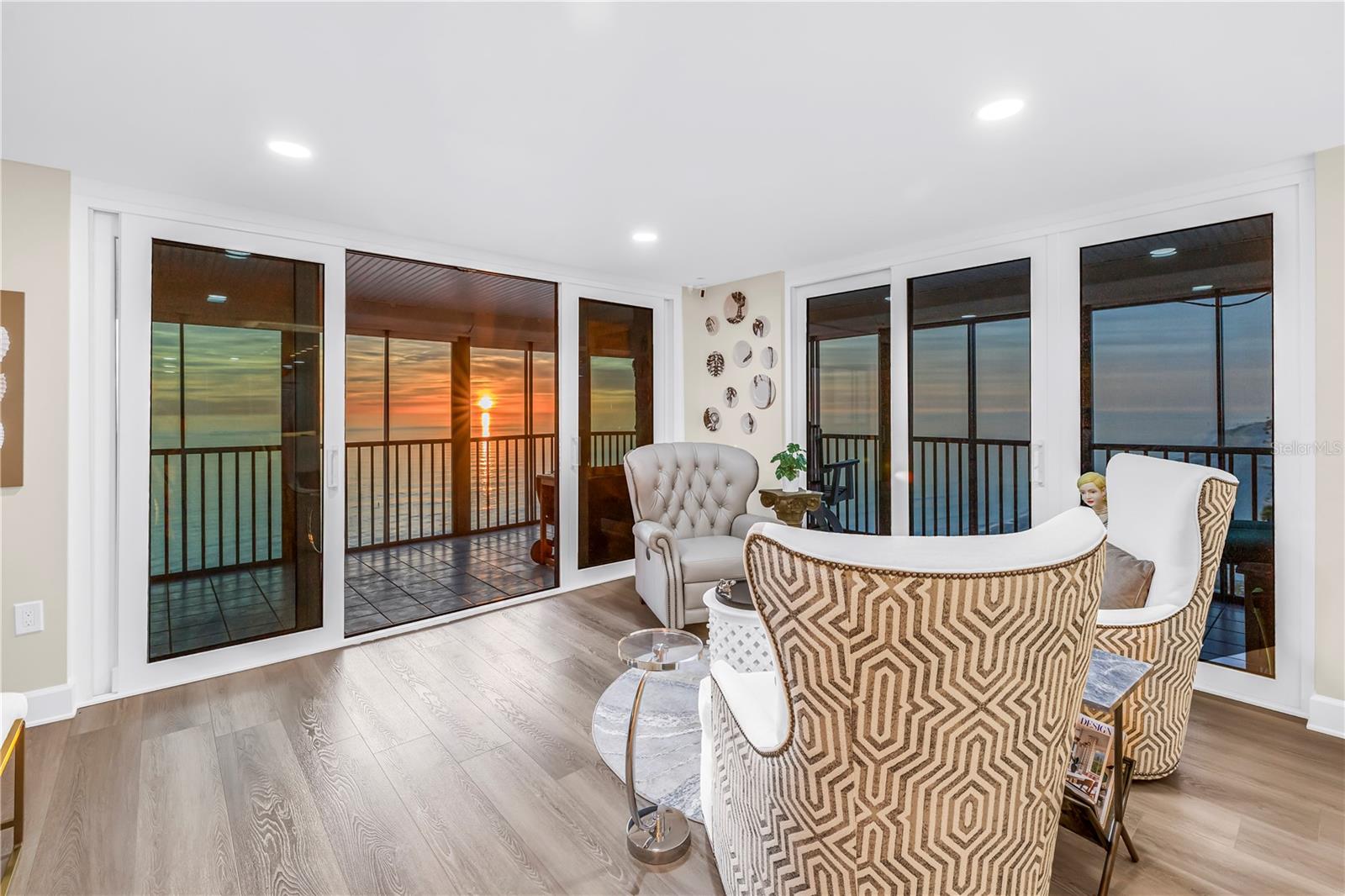 Image 44 of 52 For 15462 Gulf Boulevard 1006