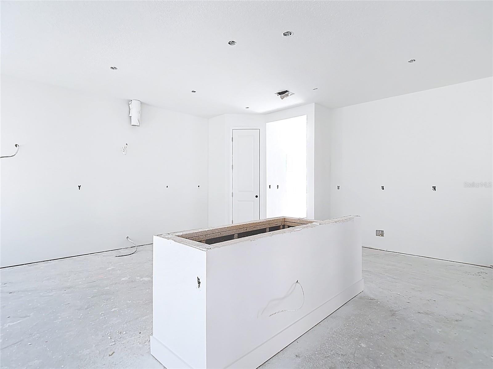 Listing photo id 15 for 410 West Shore Boulevard